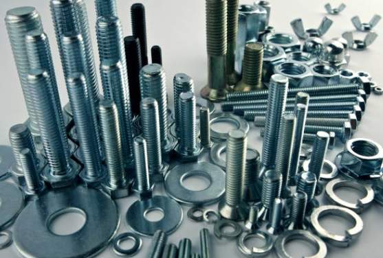 How do Incoloy 825 Fasteners Compare to Hastelloy C276 in Cost and Performance?